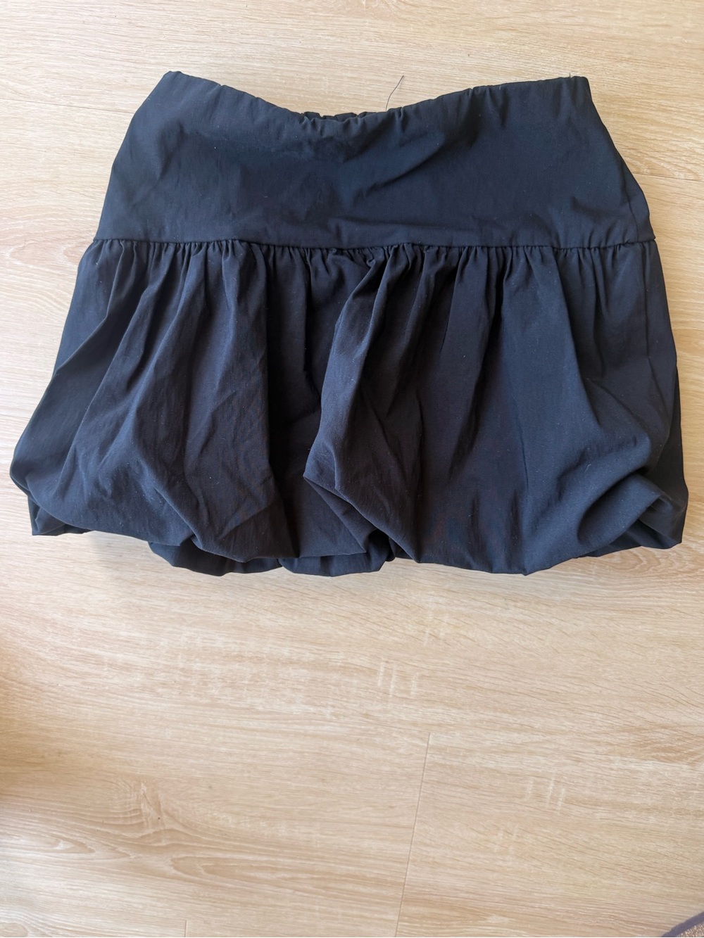 Boohoo Black Bubble Hem Mini Skirt NWT